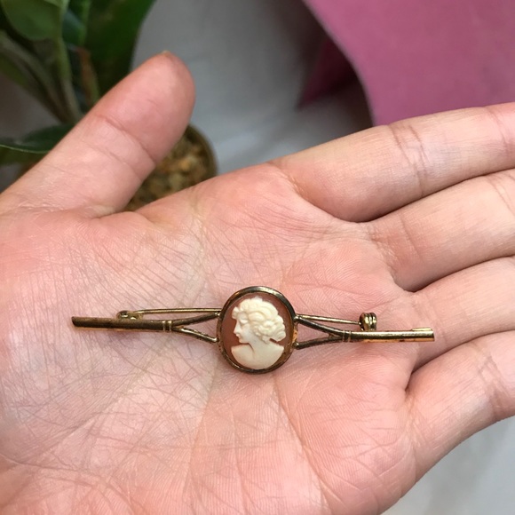 Greek Italian Woman White Shell Brooch - Picture 2 of 4